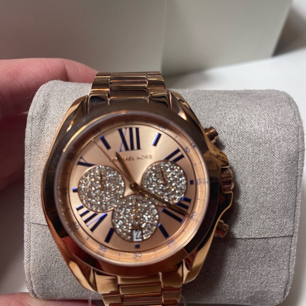 New Michael Kors Rose Gold Watch Elegant Statement Accessory - Picture 2 of 4